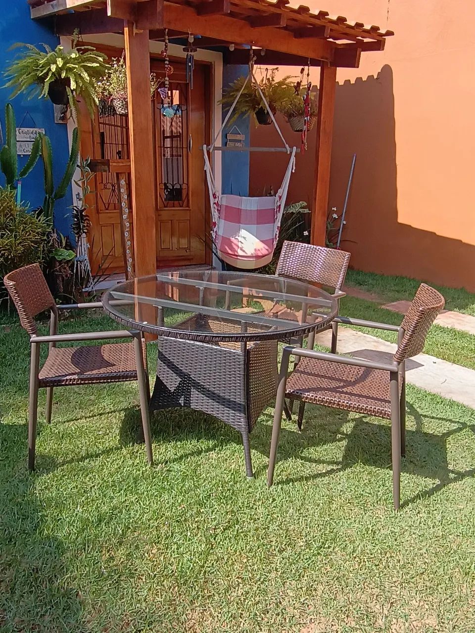 Oferta para vender ...Mesa de vime com 3 cadeiras