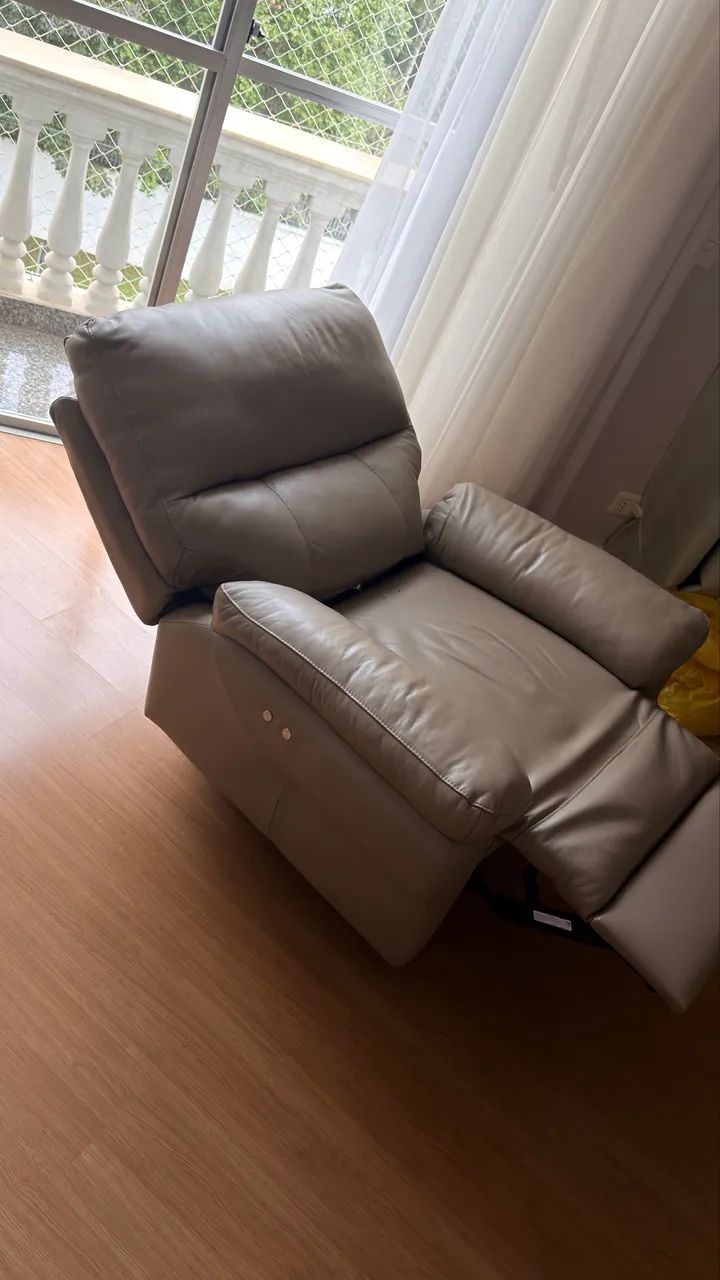 Cadeira de Couro Elétrica Reclinável  - Foto 4