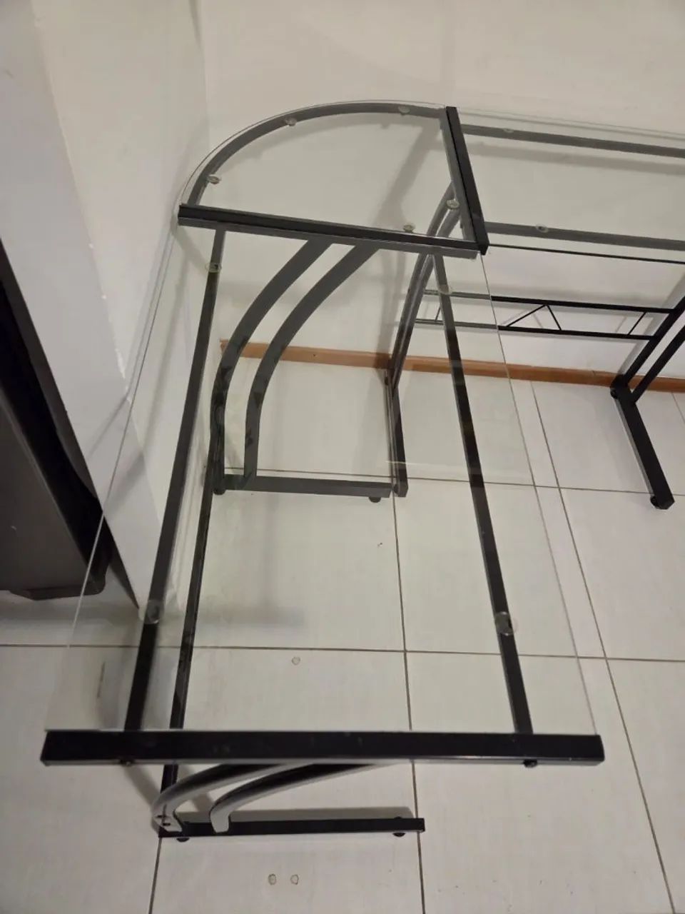 Mesa de escritório em L de vidro e aço  - Foto 2