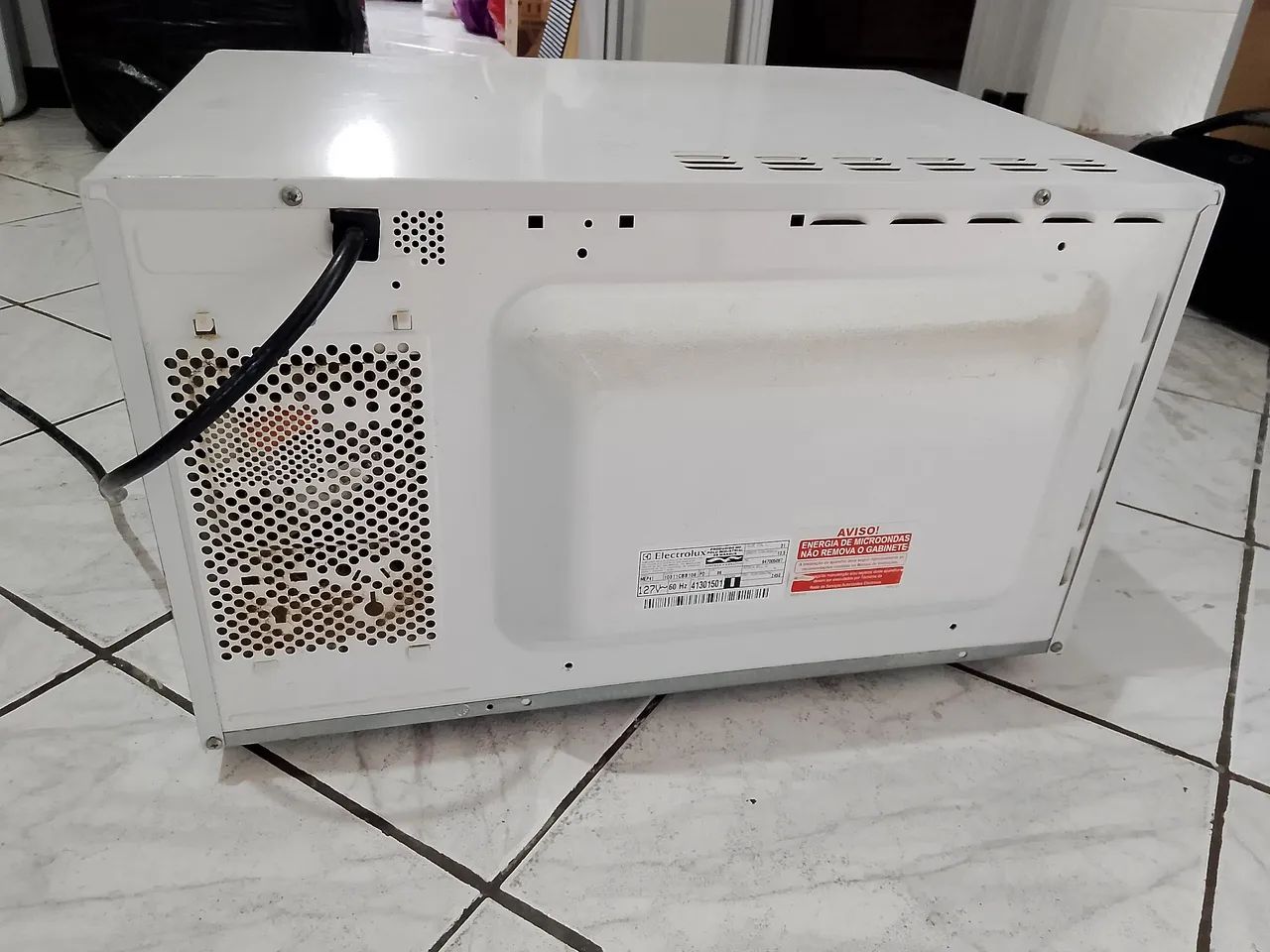 MICROONDAS ELECTROLUX MEP41 31 LITROS 127V - COM DEFEITO - Foto 4
