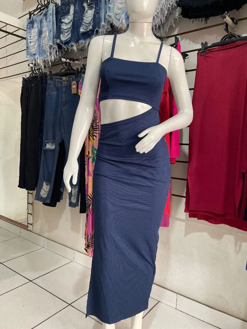 Vestido longo Canelado com decote 