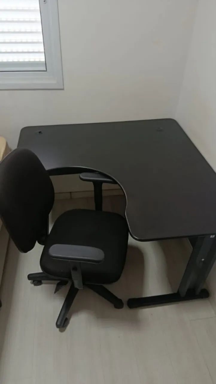 Mesa de Escritorio em L + Cadeira (NOVOS)