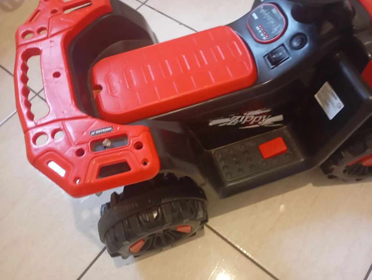 Jeep Elétrico vermelho  - Foto 3