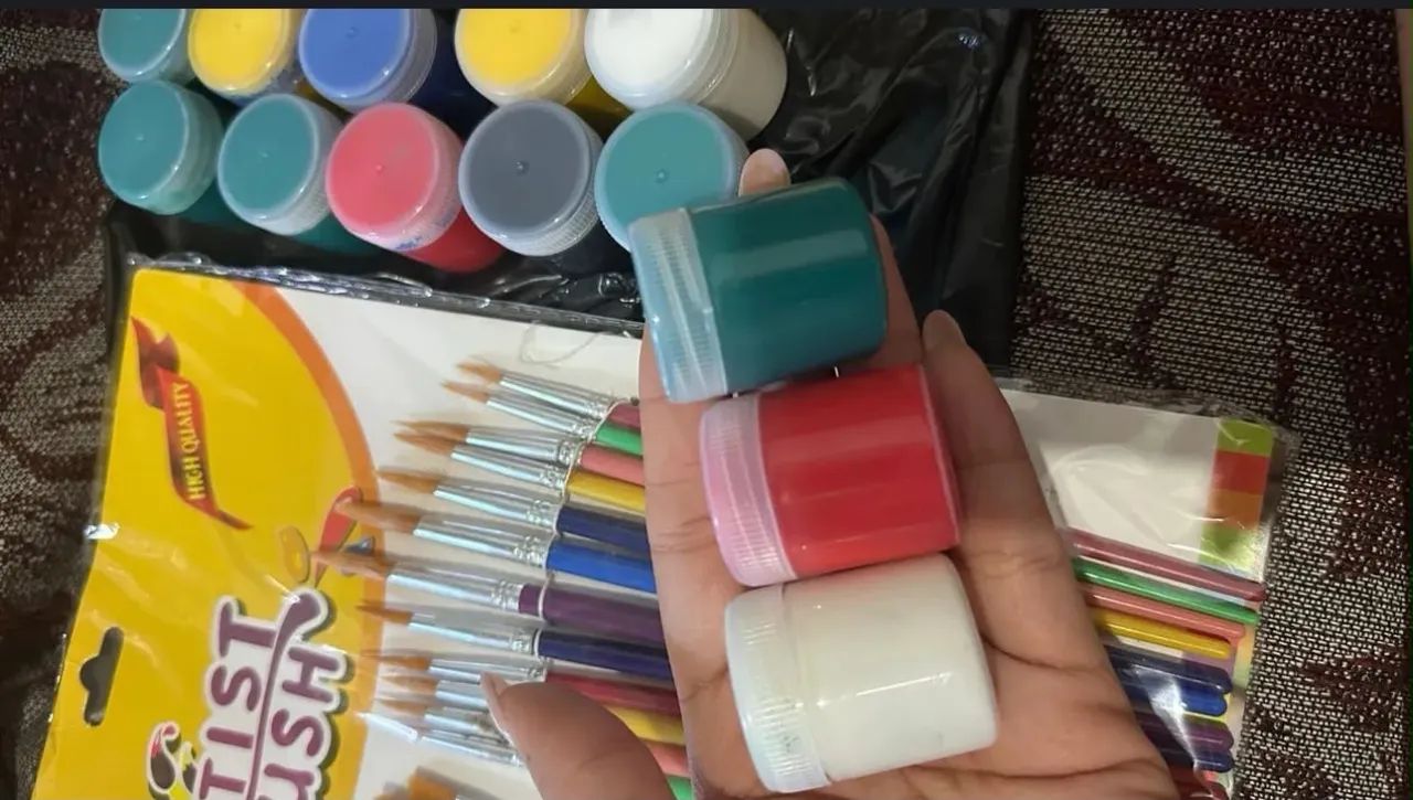 Kit com pincéis e tintas guache - Foto 2