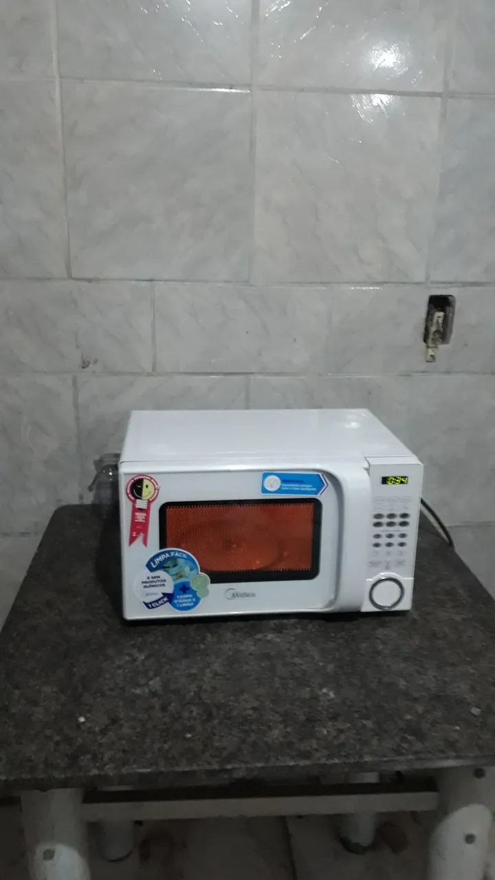 Microondas Mídea 20 litros funcionando perfeitamente .