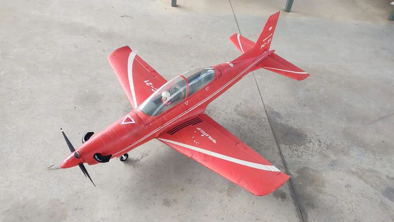 Vendo aeromodelo elétrico da FMS Pilatus pc-21 completo 