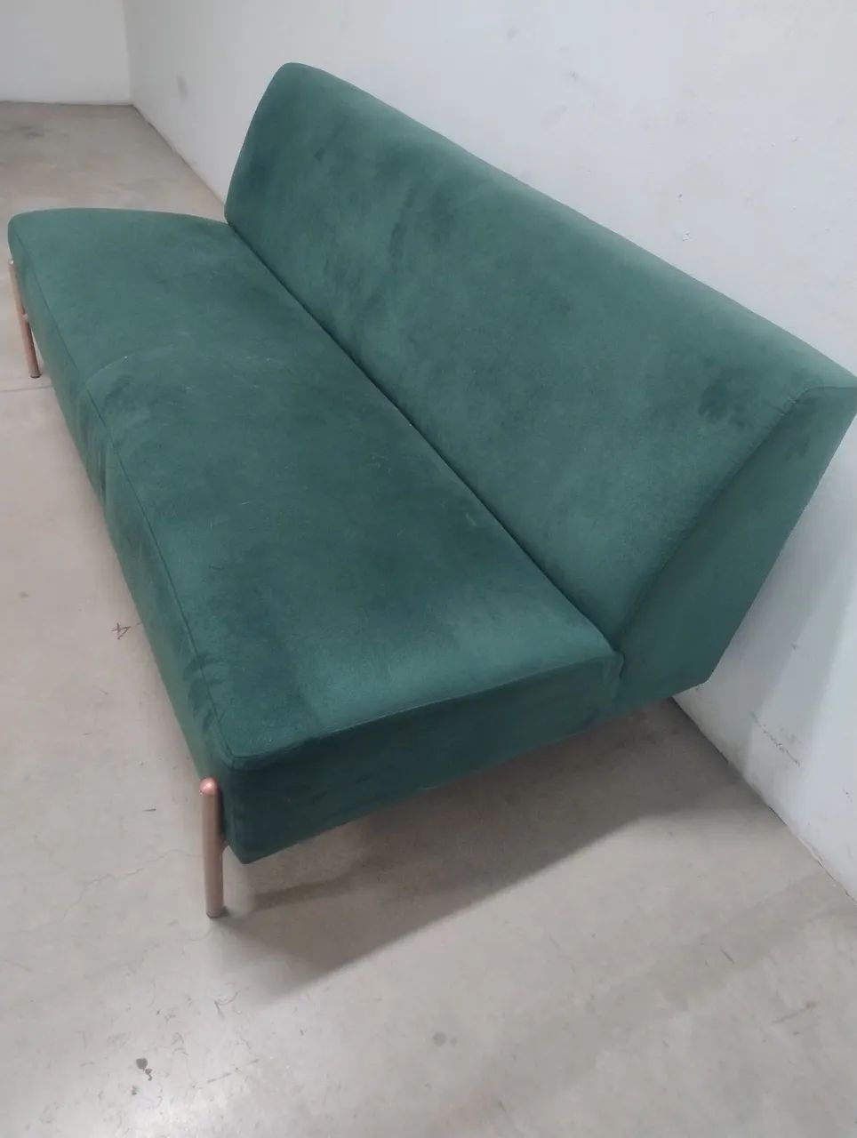 Sofá Tecido Tok Stok Verde Modelo Esgrima (Novo) - Foto 5