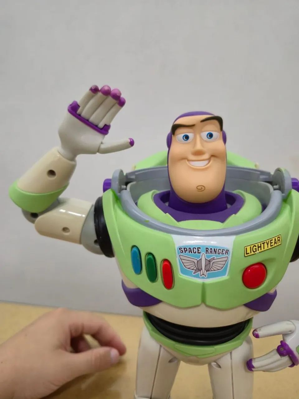 Buzz Lightyear (golpe karatê) - Disney/Pixar - Foto 2