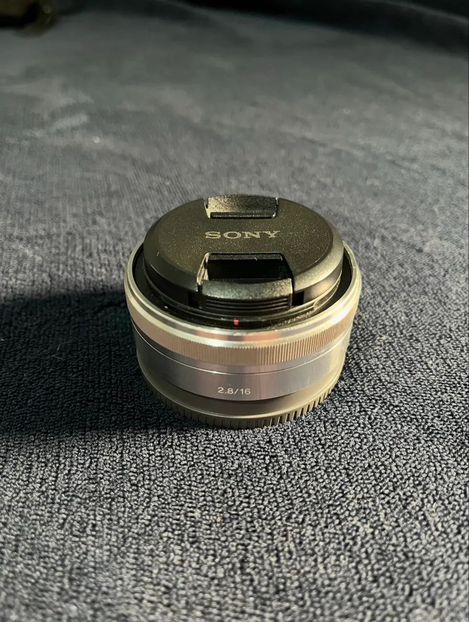 Lente Sony E 16mm F2.8 