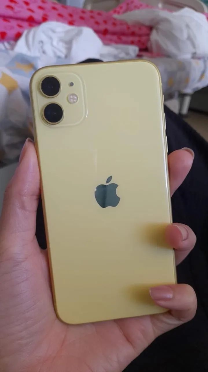 iPhone 11 amarelo 64gb - Celulares e Smartphones - Morro da