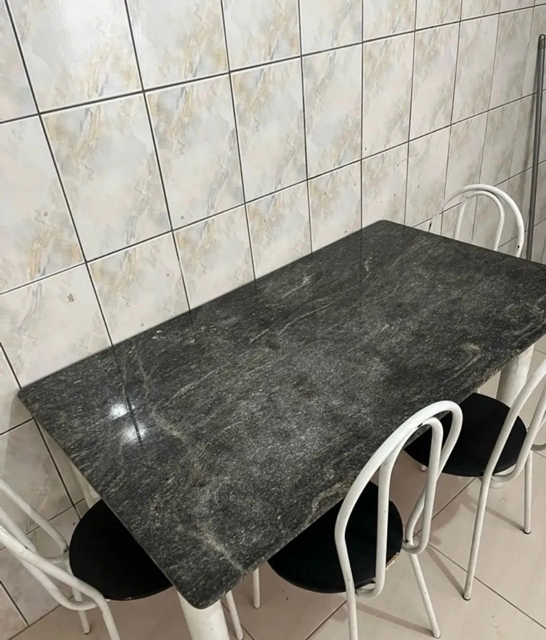 Mesa de mármore 4 cadeiras 