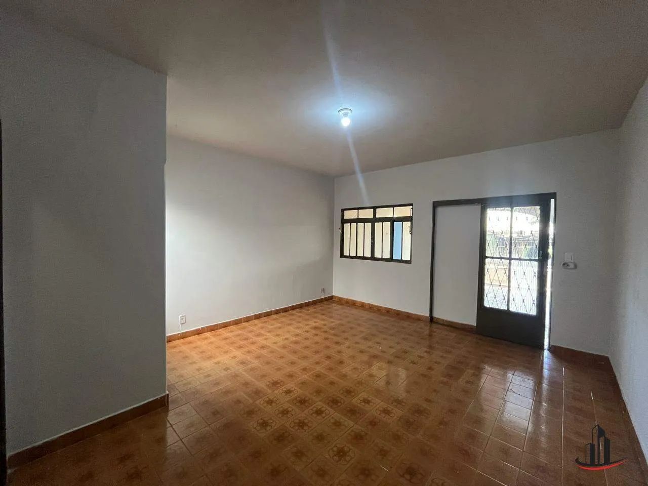 CASA AMPLA À VENDA  BAIRRO SANTA MARTA - Foto 4