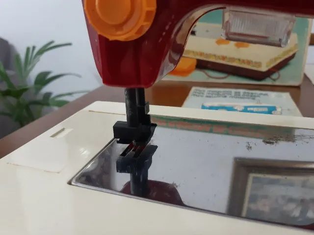 Brinquedo Maquina de Costura anos 80 da Estrela - Foto 3