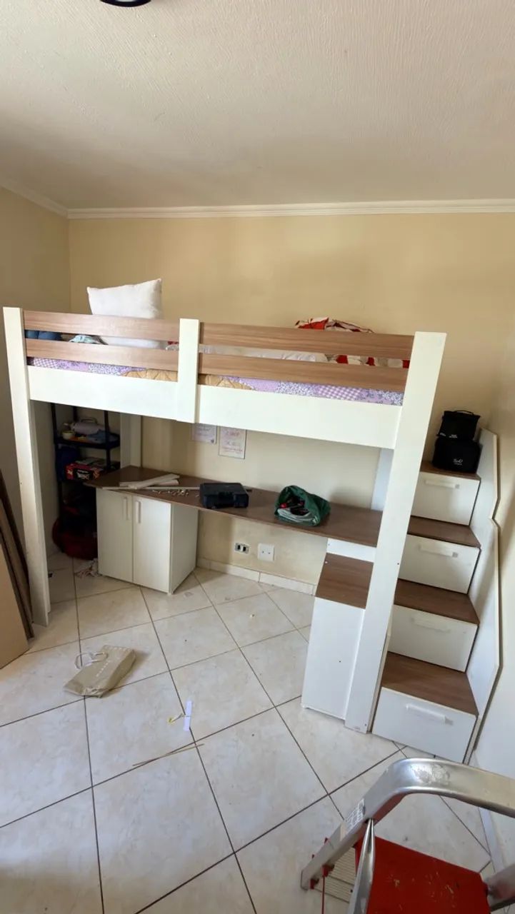 Cama suspensa com escrivaninha - Foto 2