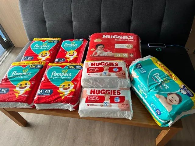 1066 Fraldas Pampers e Huggies M e 144 Fraldas Pampers P