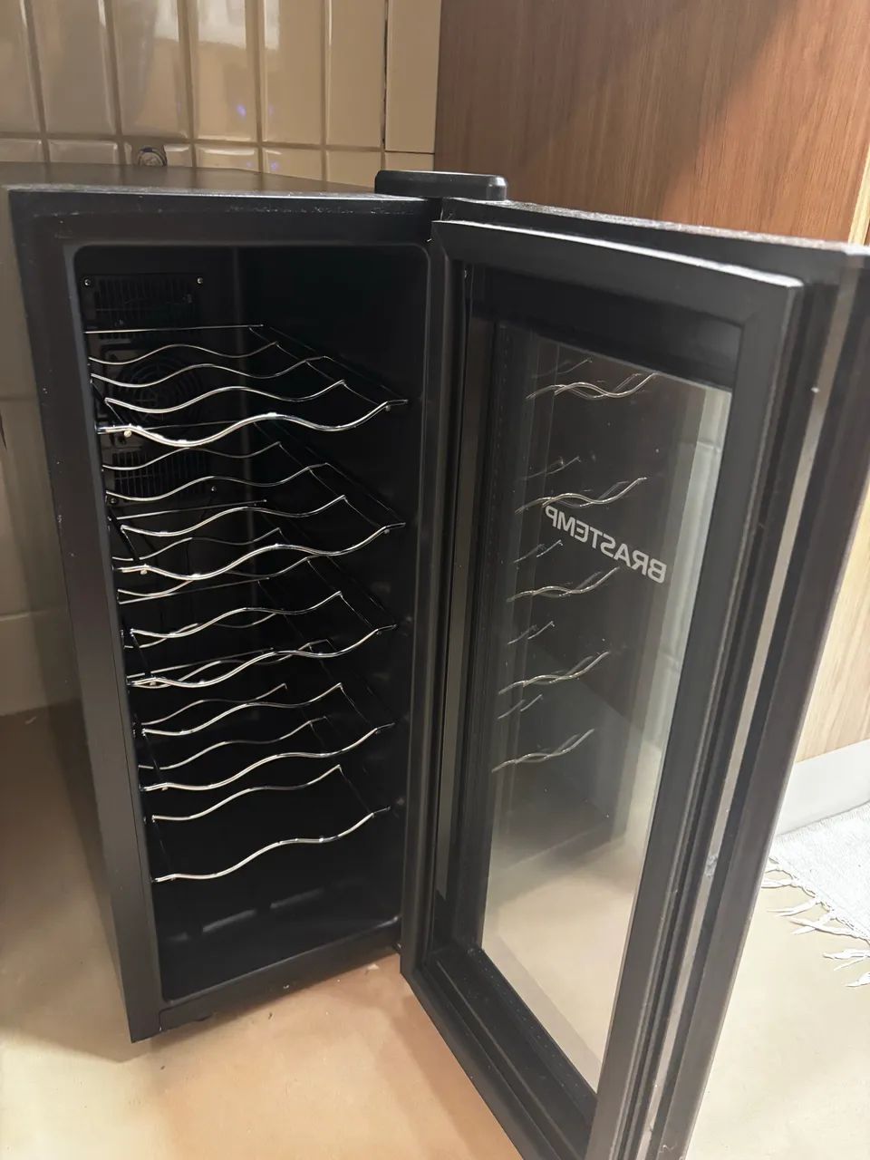 Adega de vinho climatizada Brastemp 12 garrafas - Foto 2