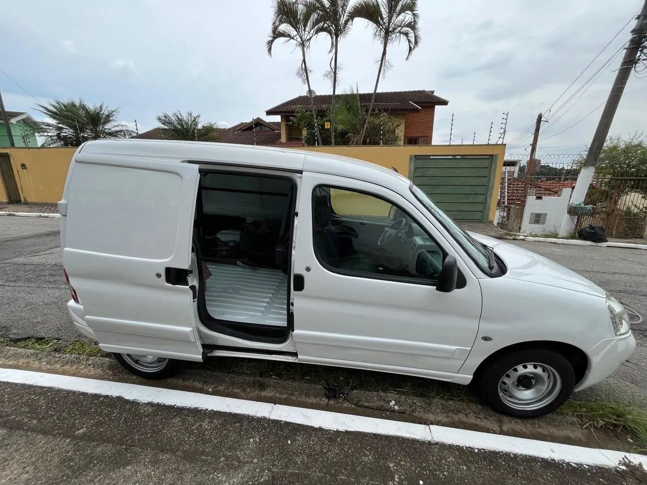 Peugeot Partner Partner Furgão 1.6 16V/ 1.6 16V Flex 3p 2017