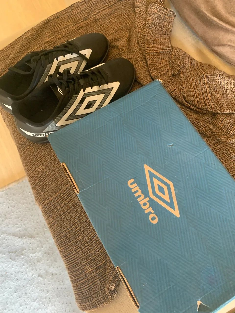 Chuteira Umbro Preta - Foto 2
