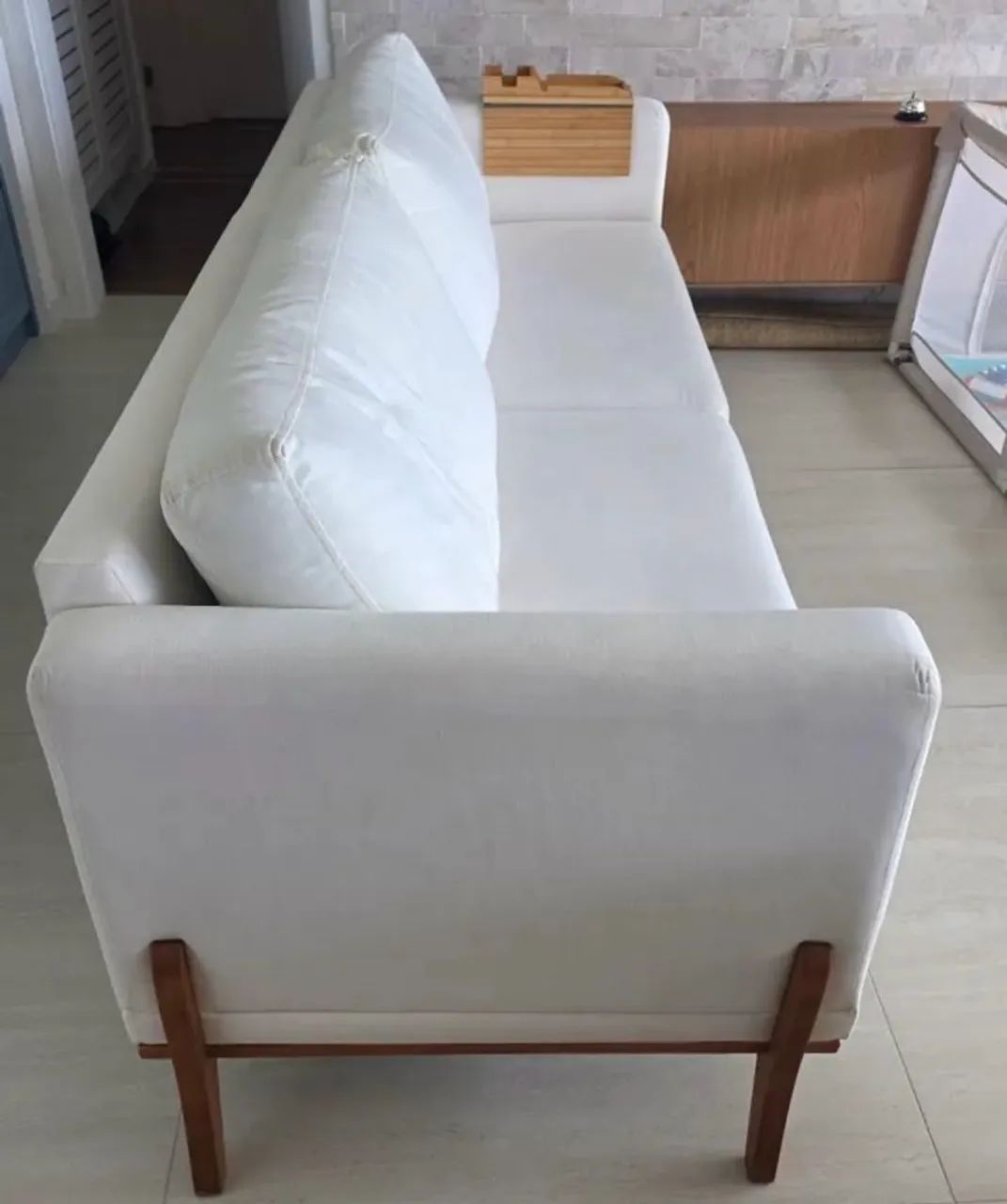 Sofá 4 lugares bege bem claro - Foto 2