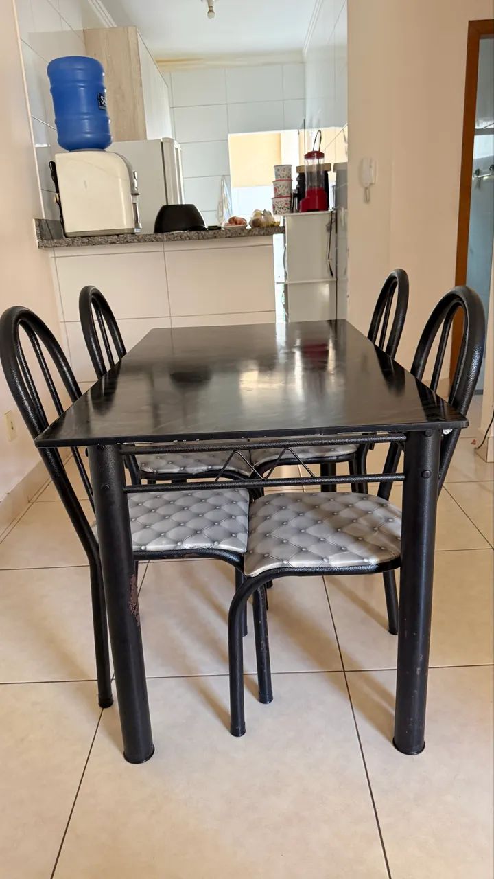 Mesa de mármore com 4 cadeiras - Foto 2