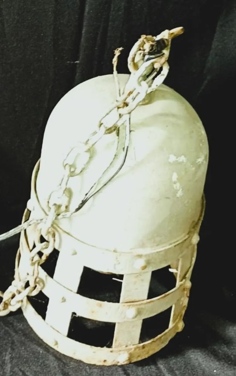 Decoração Naval - Antiga e original Luminária Navio em ferro forjado acompanha a corrente  - Foto 4
