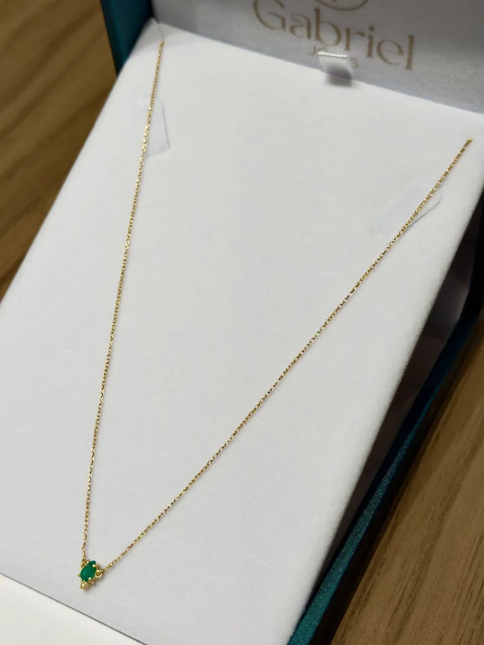 Cordão de ouro com esmeralda e diamante ( LOJA )