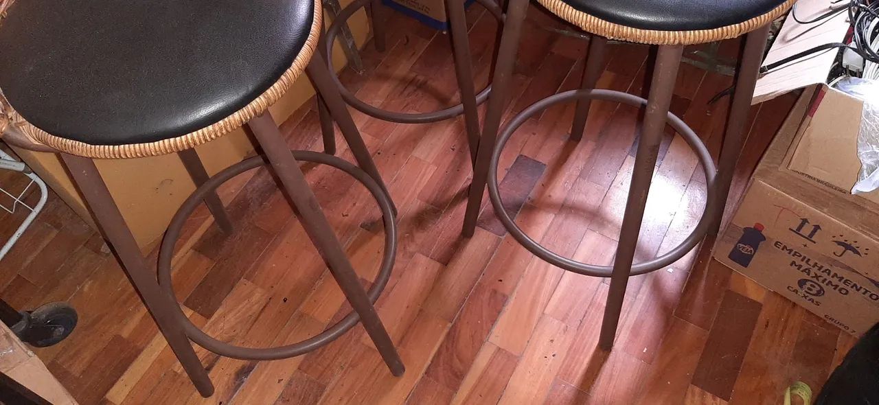 3 banquetas em junco natural,com pintura eletrostatica  - Foto 4