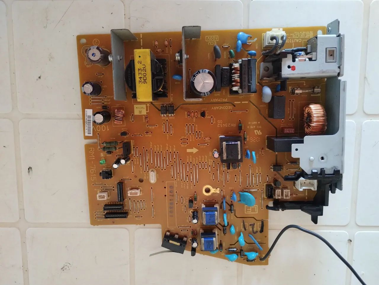 Placa fonte Hp LaserJet p1606dn - Foto 3