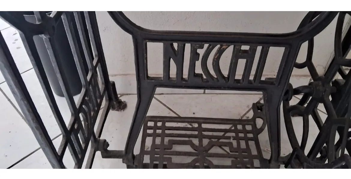 Máquina de costura NECCHI