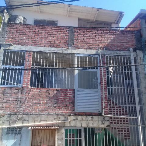 Casa primeiro andar com cobertura