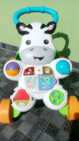 Andador Fisher Price com atividades,músicas e som de animais Mto Lindo