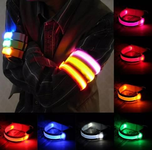 Braçadeira de led para corridas - Foto 2