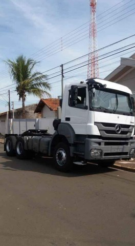 CAMINHÃO EXCELENTE MERCEDES-BENZ AXOR 3344 2017 À VENDA!