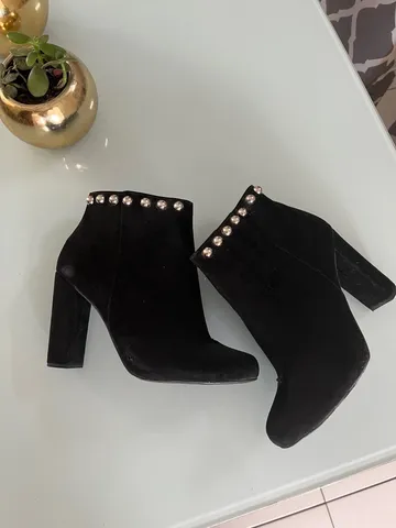 Ankle boot em camurça