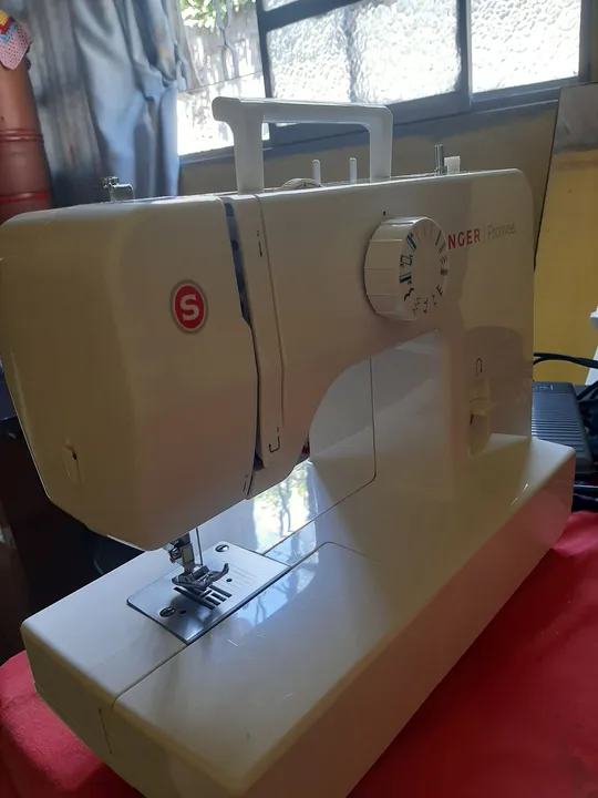 Máquina de Costura Singer Promise