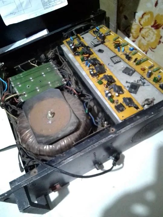 Amplificador de Áudio Usado