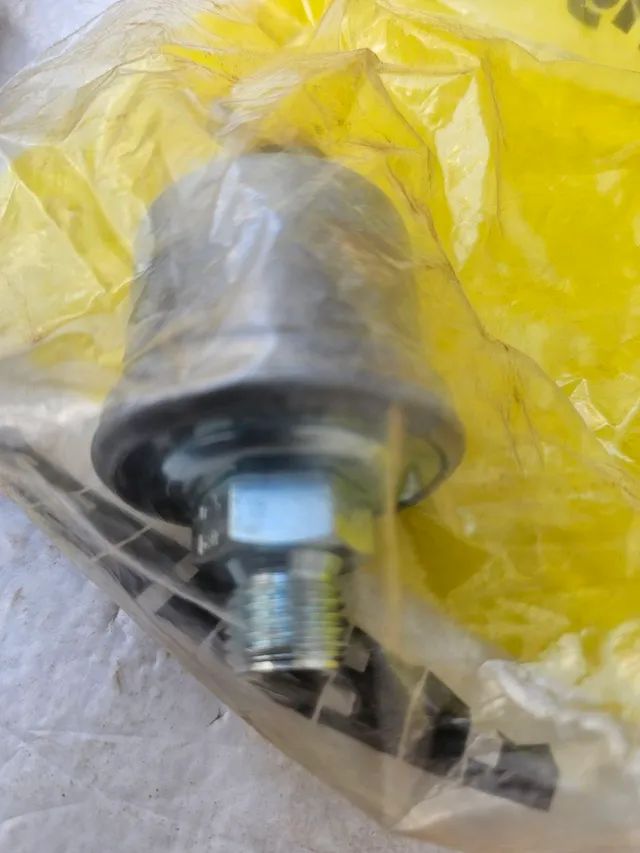 Liebherr sensor pressão óleo novo original 6000900 - Foto 6