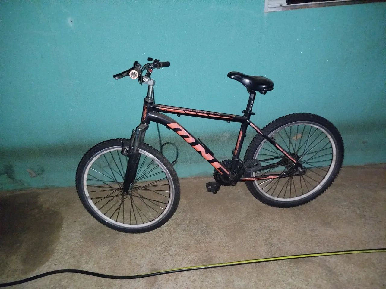 Vende-se bicicleta aro 26 praticamente montada só falta os cabos de freio e da marcha  - Foto 4