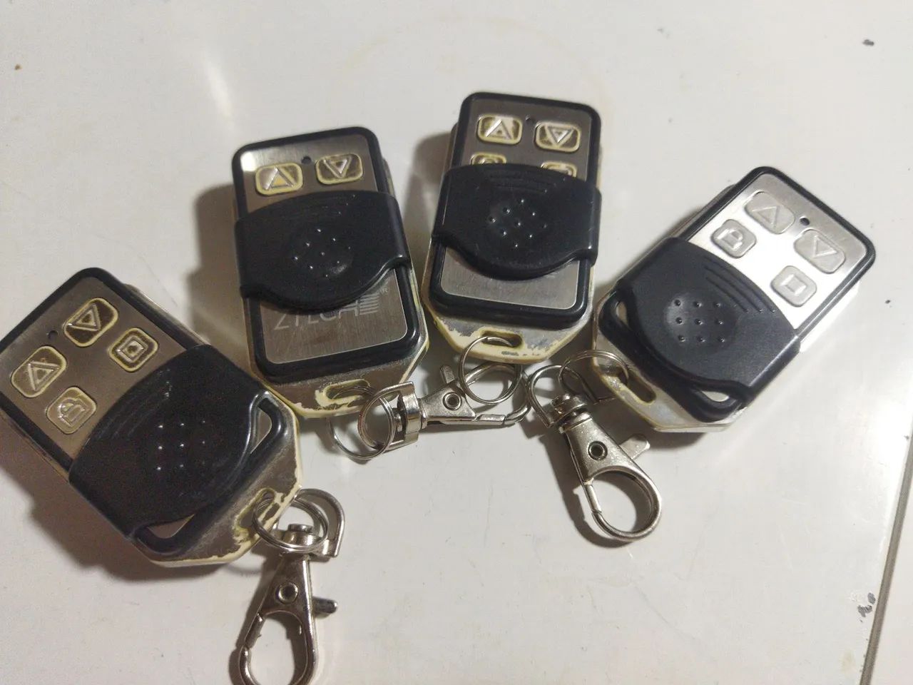 4 Controles remotos ZETECH para porta de enrolar  - Foto 5