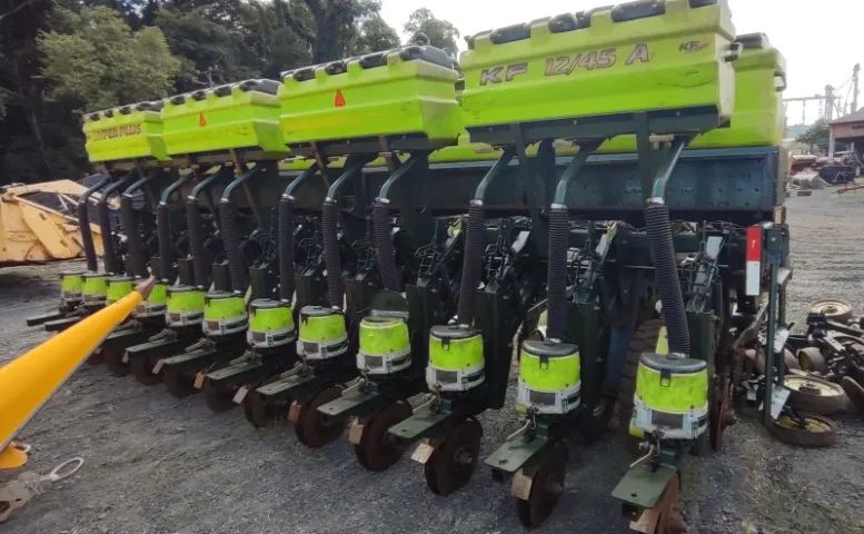 Plantadeira KF - Hyper Plus 12/45 A, 12 Linhas, Pantográfica, Disco e facão Titanium - Foto 6