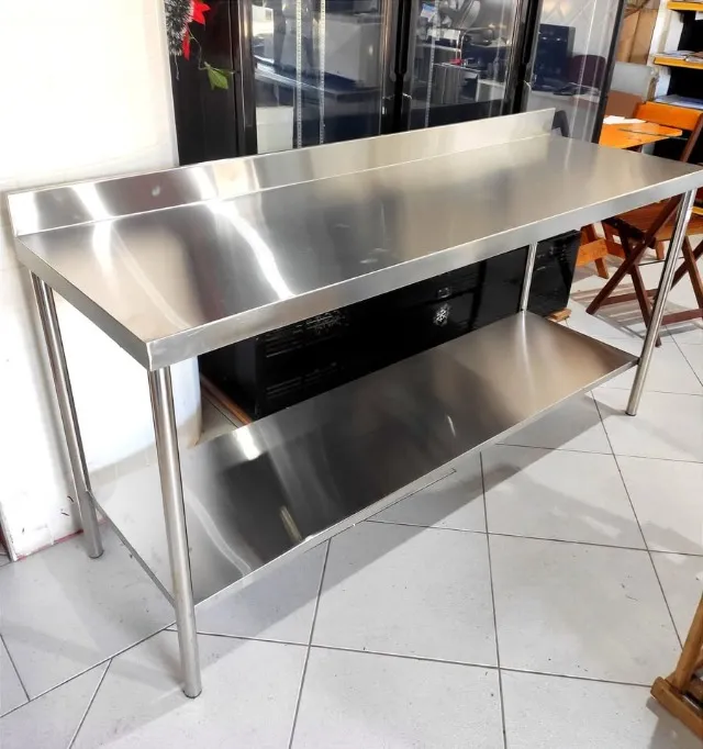 Mesa de 187x60cm com Respaldo e paneleiro - Em Inox