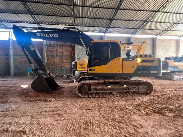 ESCAVADEIRA VOLVO EC220D 2021