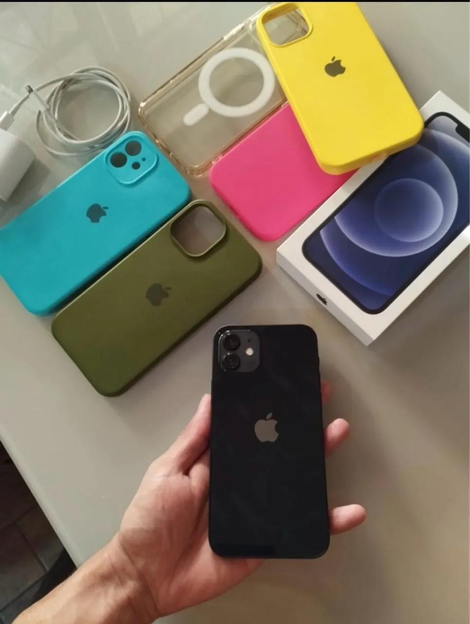 iPhone 12, 128GB. Acompanha nota fiscal, caixa e cases.