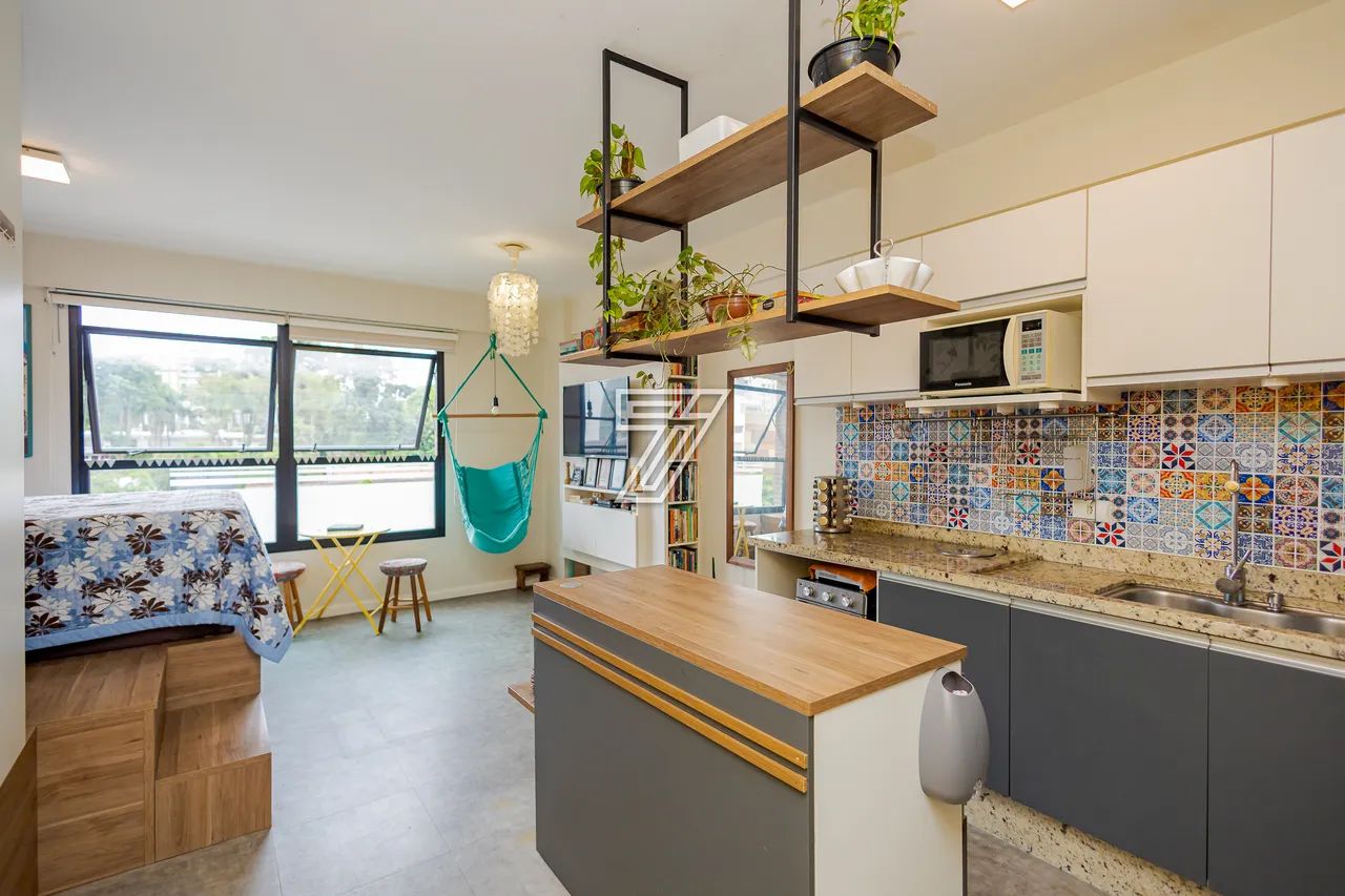 Studio a venda possui 30 metros quadrados com 1 quarto no Centro Cívico - Curitiba - PR