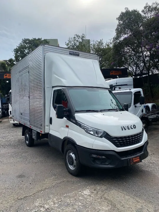 Iveco 35-150 2021 4x2 Baú de 4,50