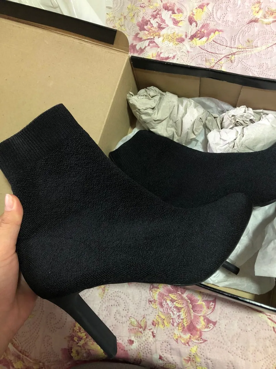 Bota Feminina Preta - Elegância em Cada Passo!