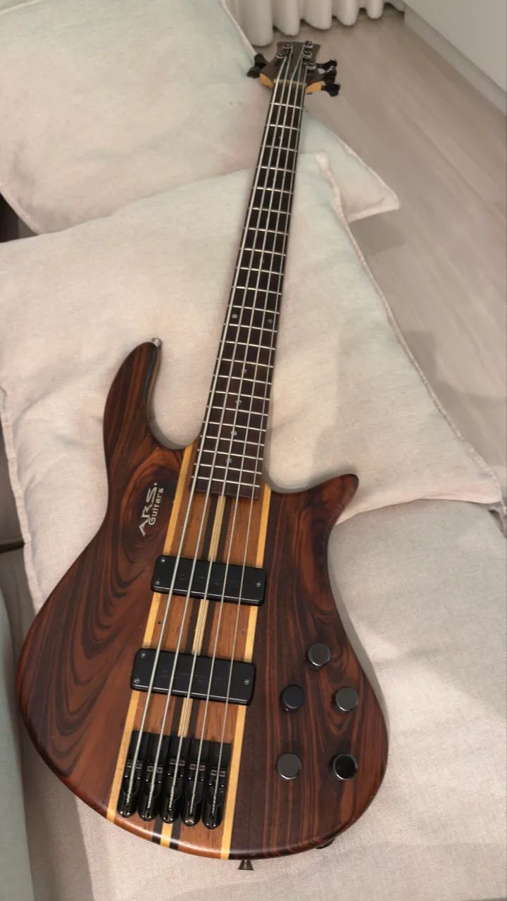 Baixo 5 cordas Captaçao e circuito Bartolini