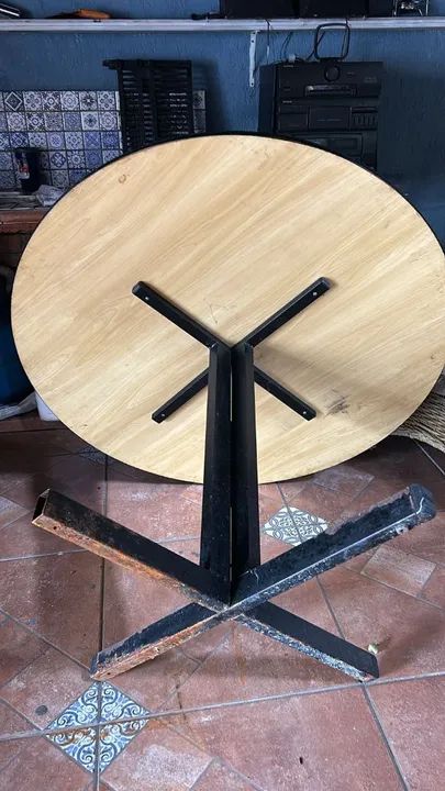 Mesa redonda de madeira para cozinha - Foto 4