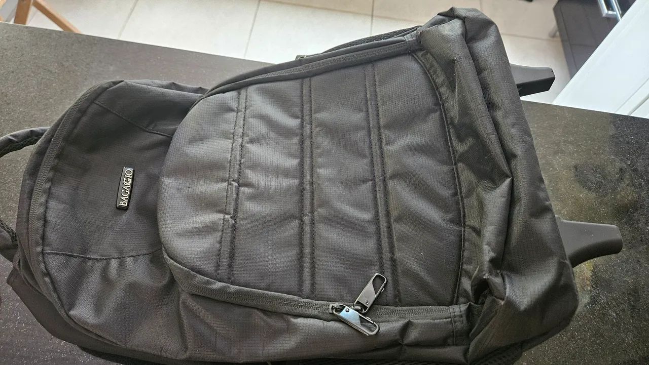 Mochila de rodinhas Baggagio Preta