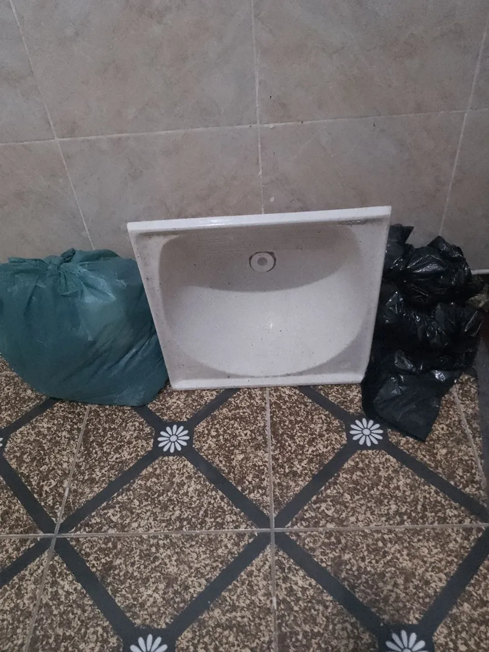 Cuba de cerâmica para banheiro